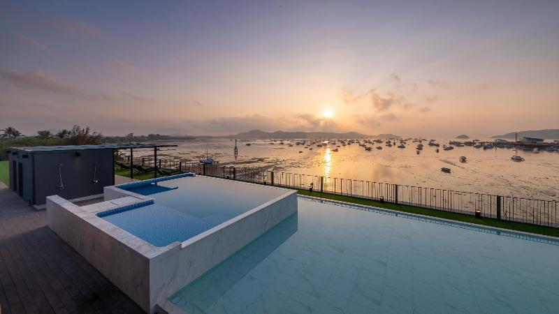 Отель Arch39 Phuket Beach Front