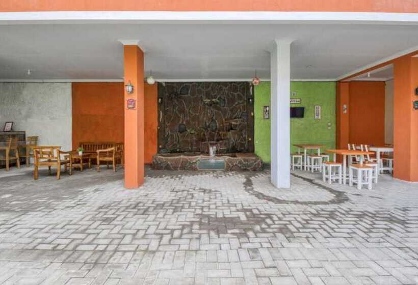 هتل Reddoorz Near Babarsari 2