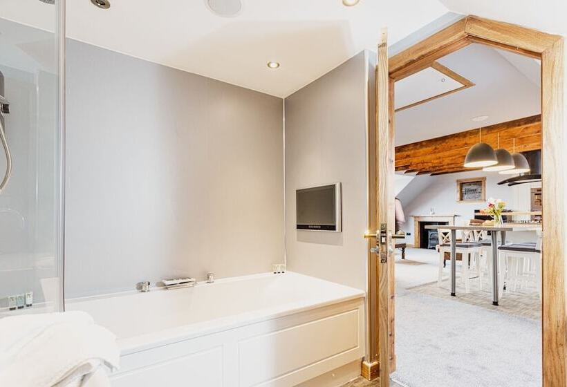 ホテル The Tower Gastro Pub & Apartments