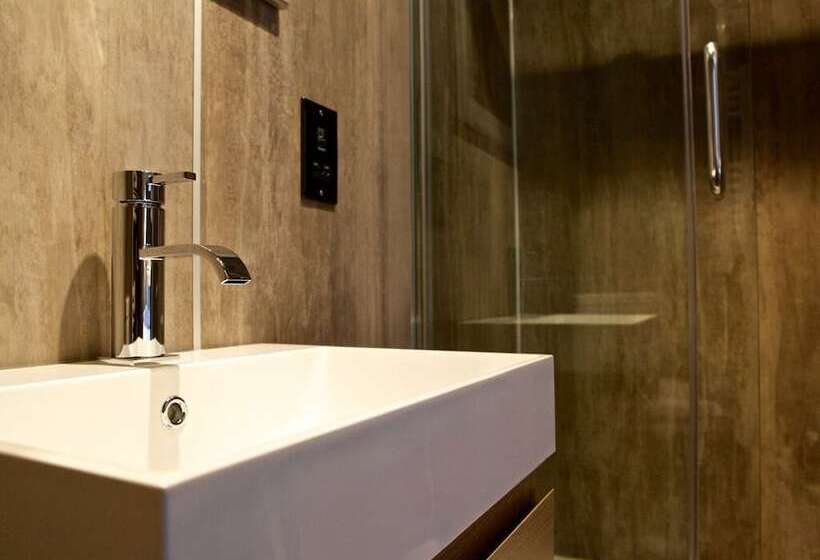 ホテル The Tower Gastro Pub & Apartments