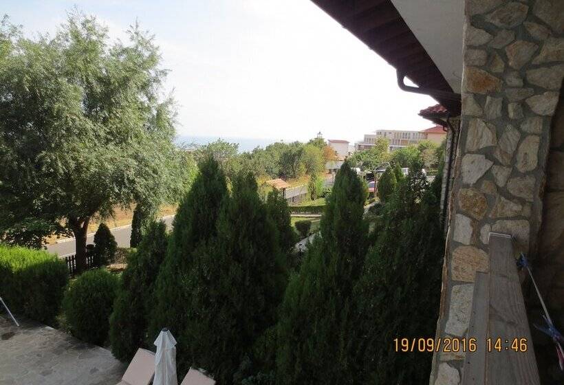 Etara Apartments