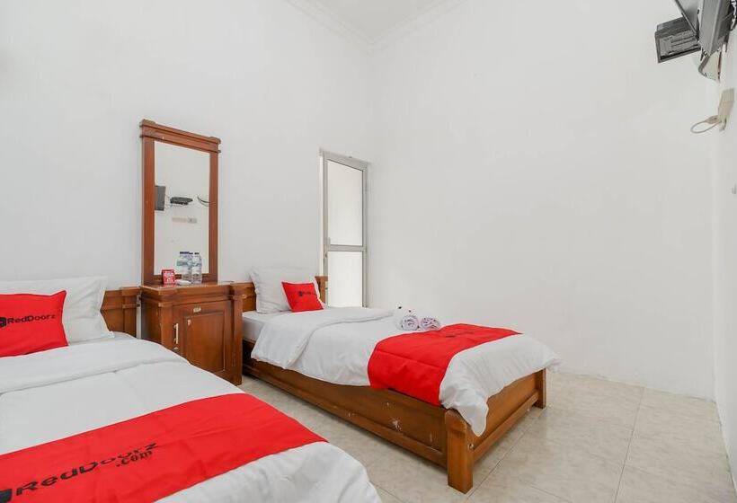 پانسیون Reddoorz Near Watervang Lubuk Linggau 2