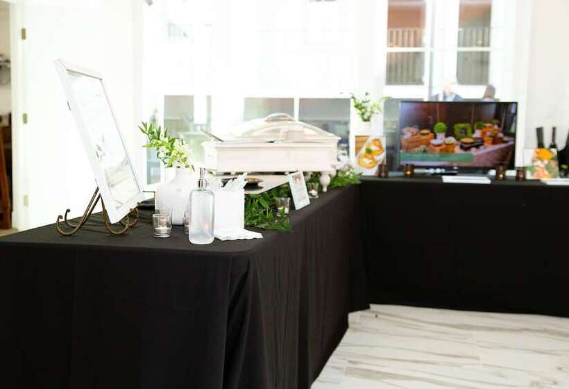 ホテル The Colonial Inn