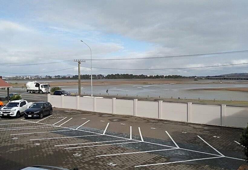 Albatross Motel