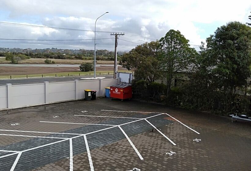 Albatross Motel