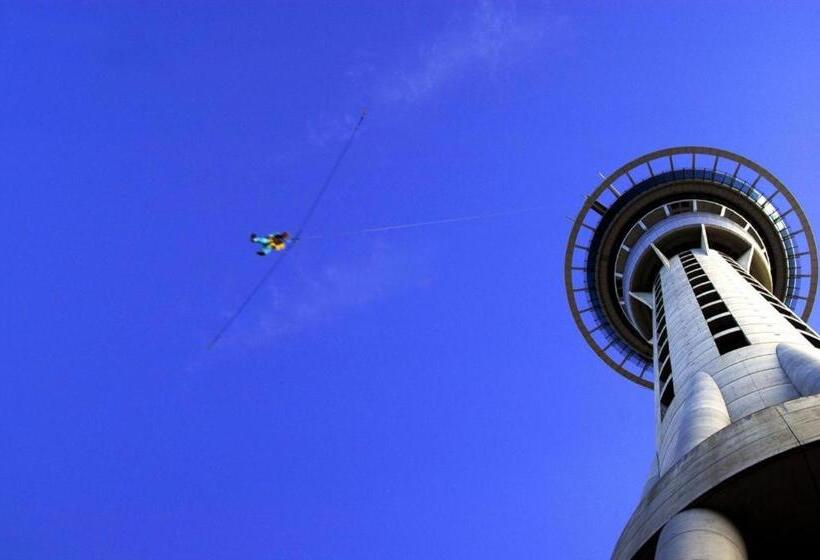 هاستل Base Auckland