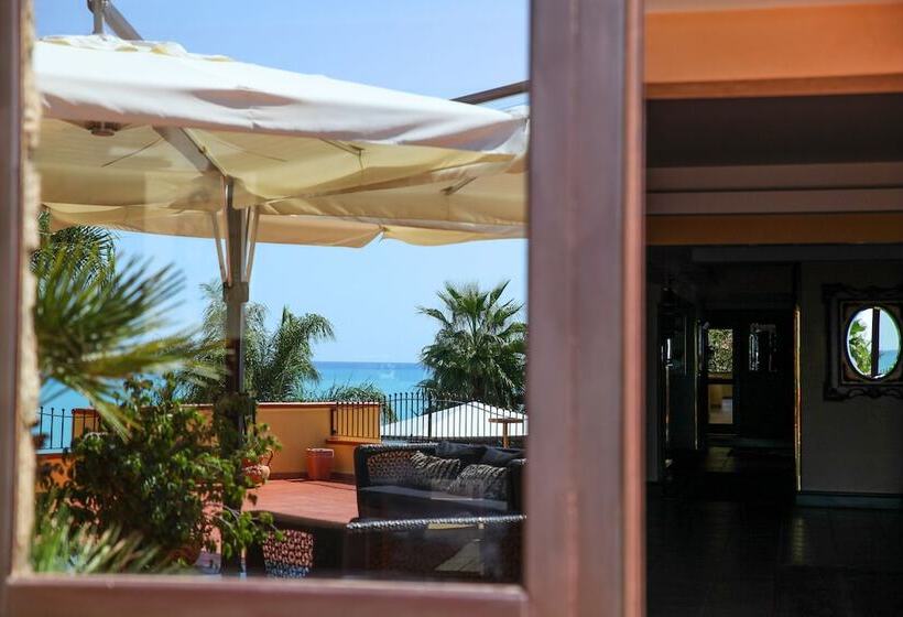 هتل Baia Di Ulisse Wellness & Spa