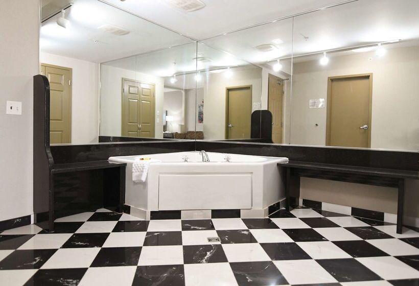 Best Western Plus Sandusky Hotel & Suites