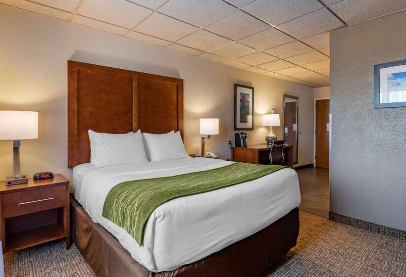 Отель Comfort Inn & Suites Gateway To Glacier National Park