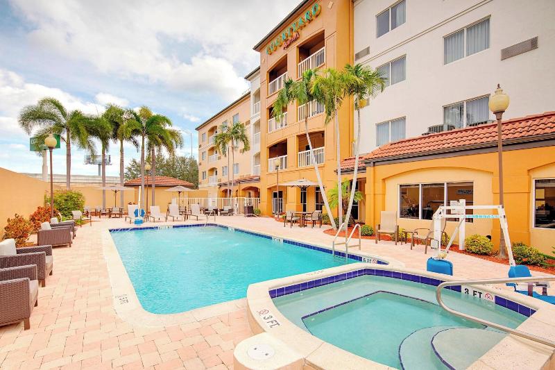 فندق Courtyard By Marriott West Palm Beach Airport