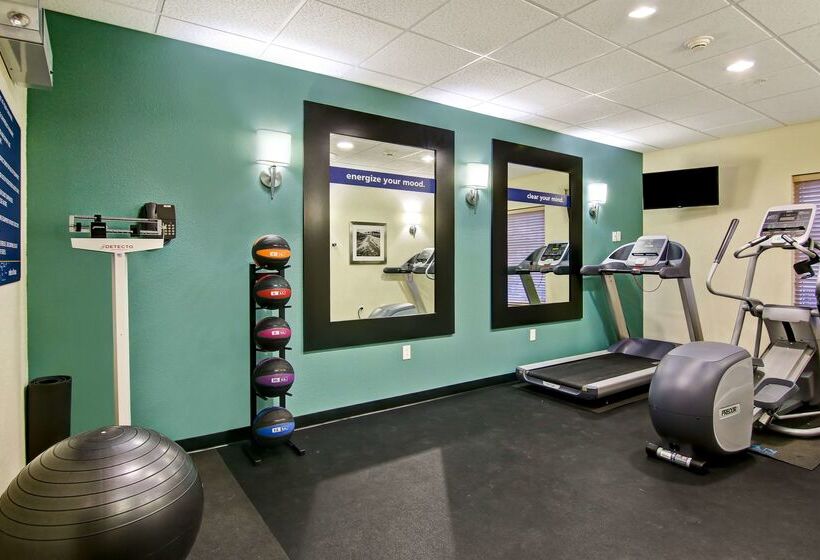 هتل Hampton Inn & Suites Saint John