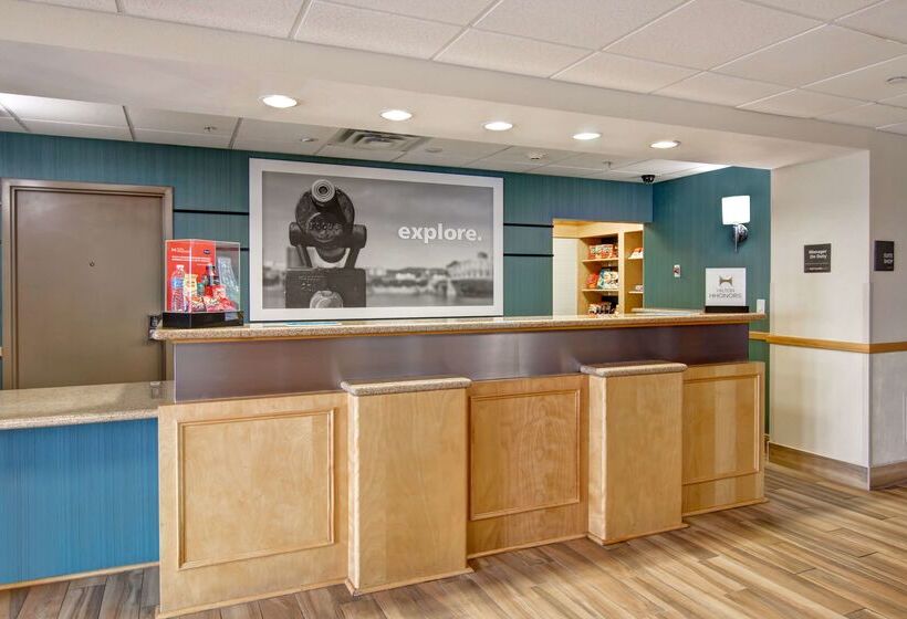 هتل Hampton Inn & Suites Saint John
