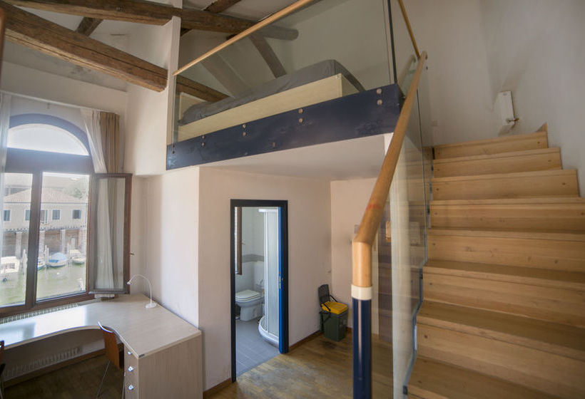 هتل Sunny Terrace Hostel