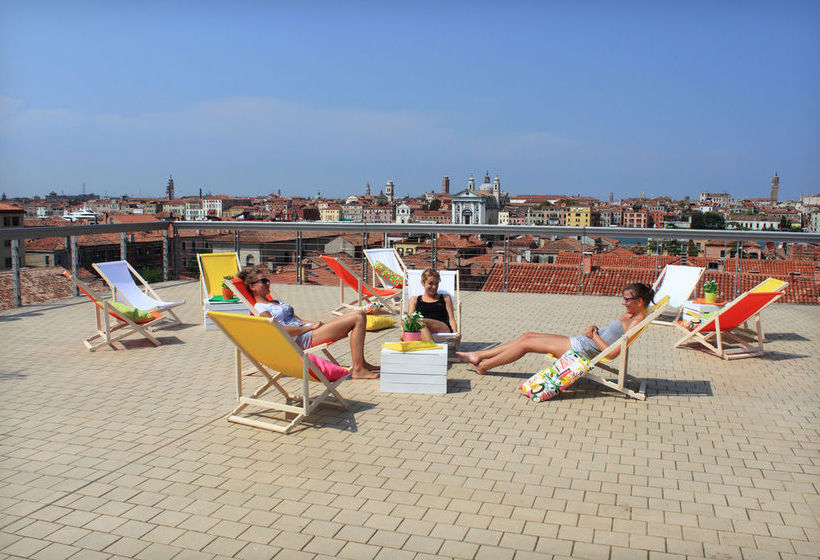 هتل Sunny Terrace Hostel