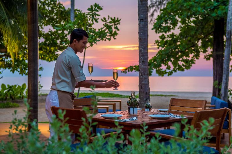 هتل Outrigger Khao Lak Beach Resort   Sha Extra Plus