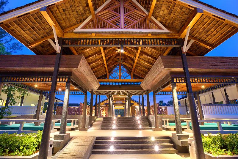 هتل Outrigger Khao Lak Beach Resort   Sha Extra Plus