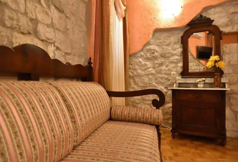 هتل Palace Derossi