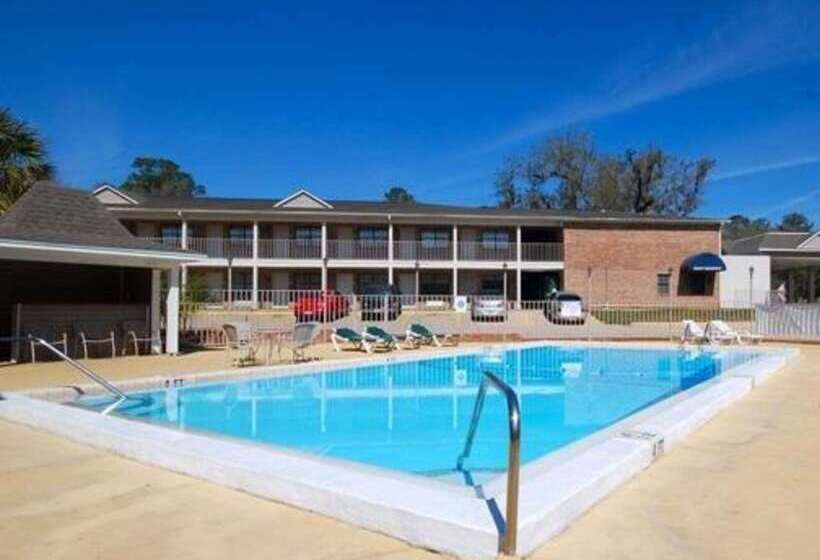 فندق Suburban Studios Tallahassee Near University