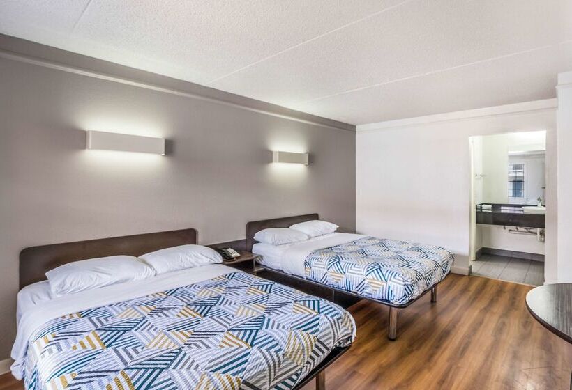 Motel 6dallas, Tx  Market Center