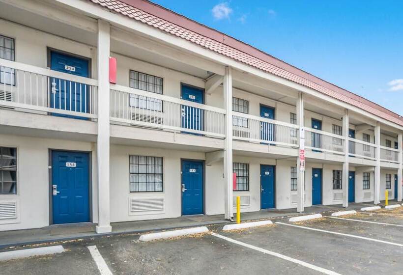 Motel 6dallas, Tx  Market Center