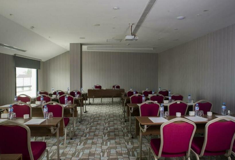 Отель Ramada By Wyndham Sakarya Hendek