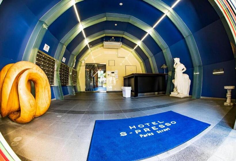 بنسيون Spresso Namba Parks Street