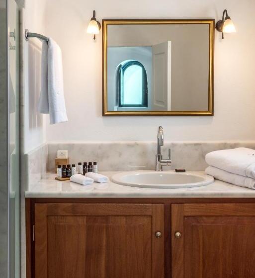 هتل Chelidonia Luxury Suites