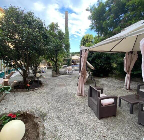 فندق Villa Flora