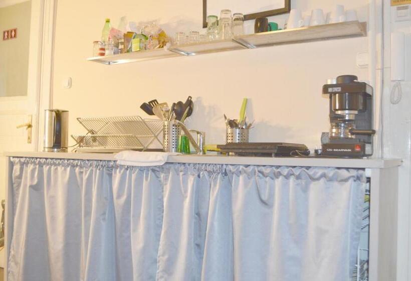 ペンション Artist Guest House