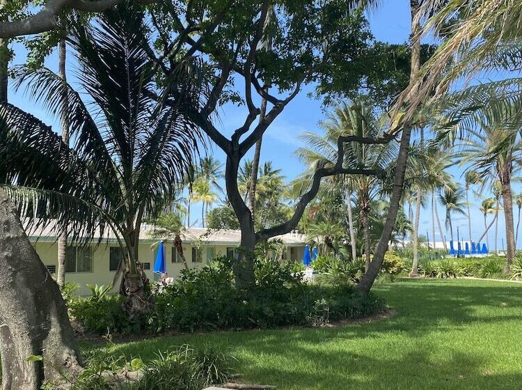 בית מלון כפרי Silver Sands Beach Resort