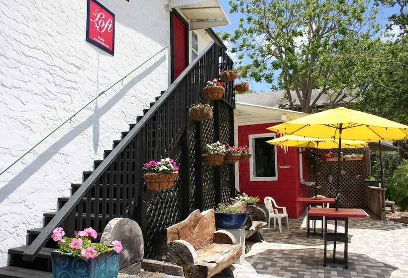 בית מלון כפרי The Loft At Menorcan Square