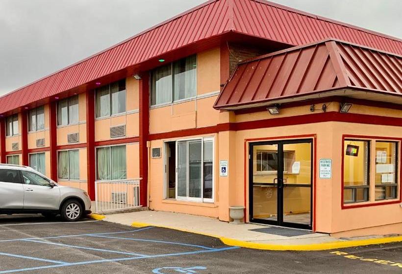 호텔 Red Carpet Inn & Suites