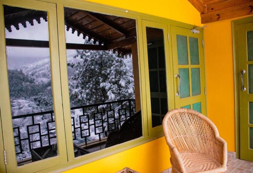 בית מלון כפרי Thehimalayanliving Whistling Pines