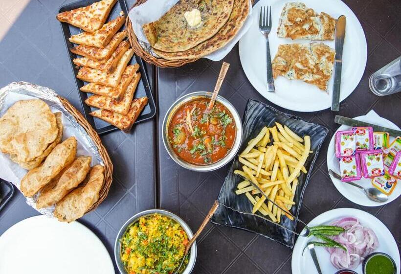 בית מלון כפרי Thehimalayanliving Whistling Pines