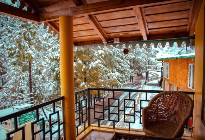 בית מלון כפרי Thehimalayanliving Whistling Pines