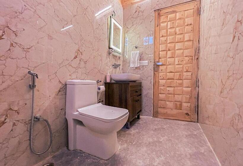 בית מלון כפרי Thehimalayanliving Whistling Pines