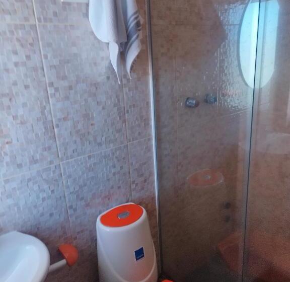 تختخواب و صبحانه Hostal Yokoso