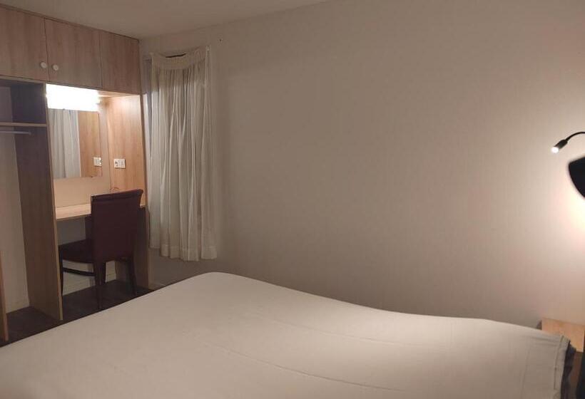 Fasthotel Paris Ouest Bouafle