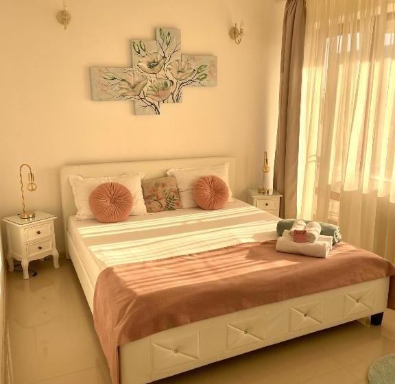 هتل Caprice Deluxe Accomodation