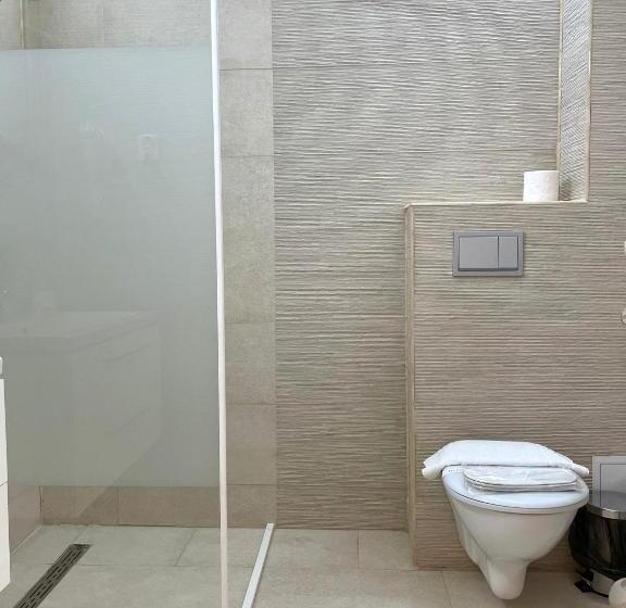 هتل Caprice Deluxe Accomodation