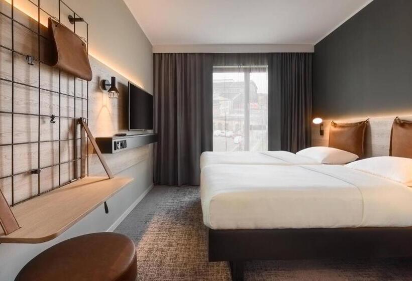 هتل Moxy Dresden Neustadt