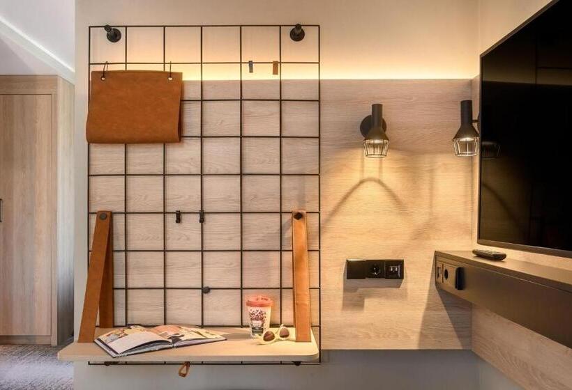 هتل Moxy Dresden Neustadt