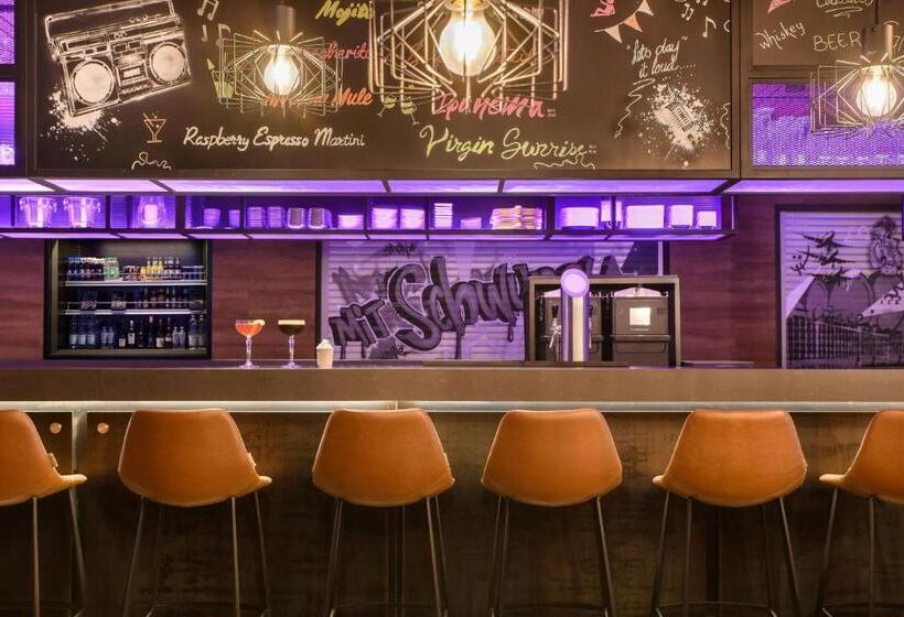 هتل Moxy Dresden Neustadt