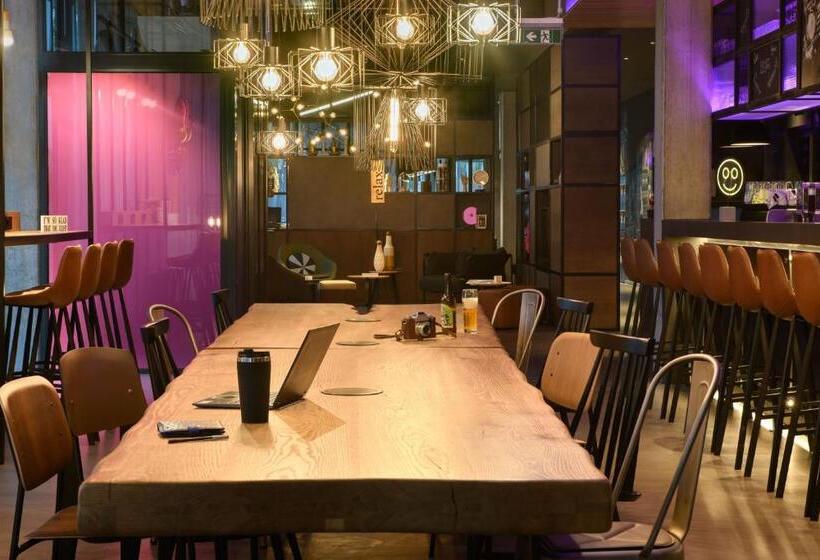 هتل Moxy Dresden Neustadt
