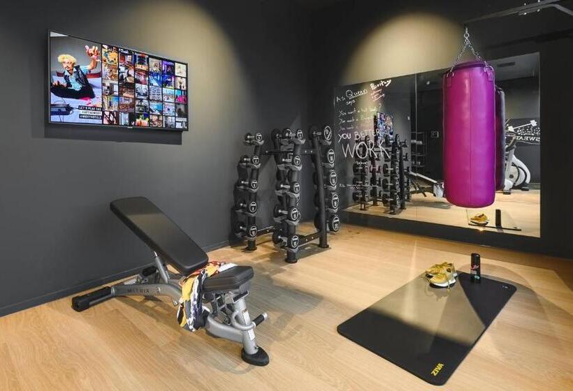 هتل Moxy Dresden Neustadt