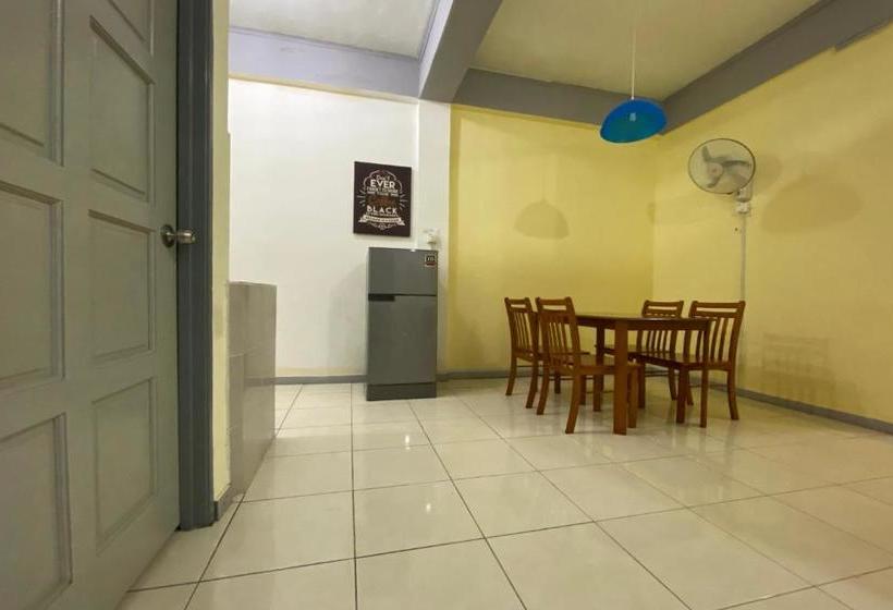 호텔 Oyo 90212 Anna Kota Apartment