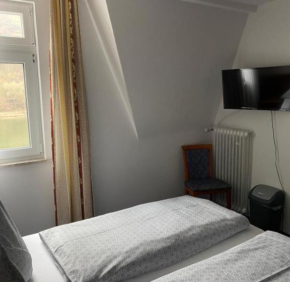 ペンション Cafe Moselterrasse