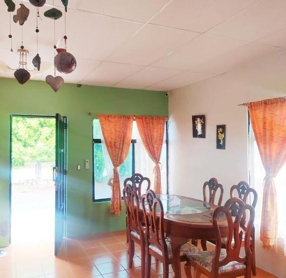 پانسیون Hostal Los Flamencos