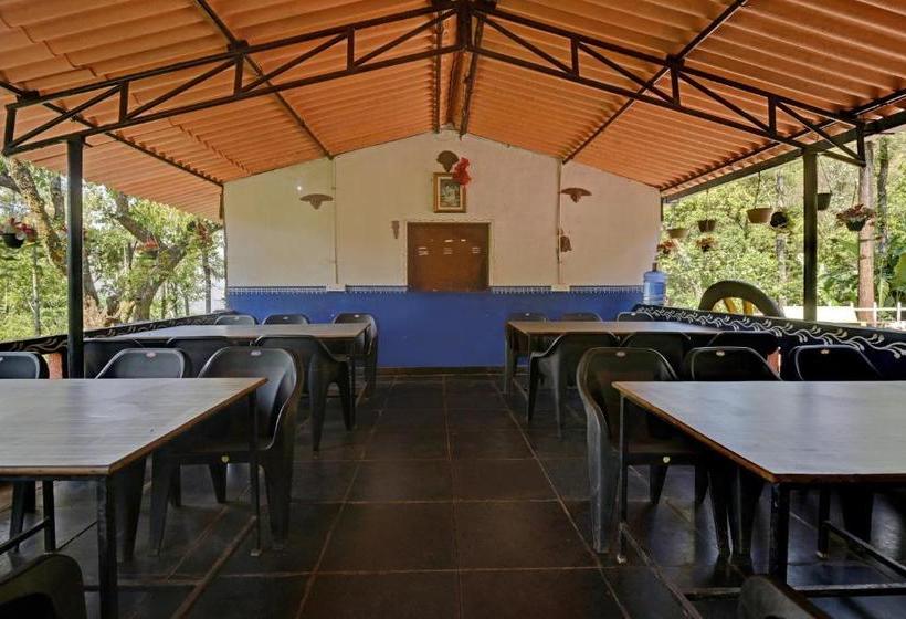 펜션 Oyo 78682 Silver Clouds Home Stay