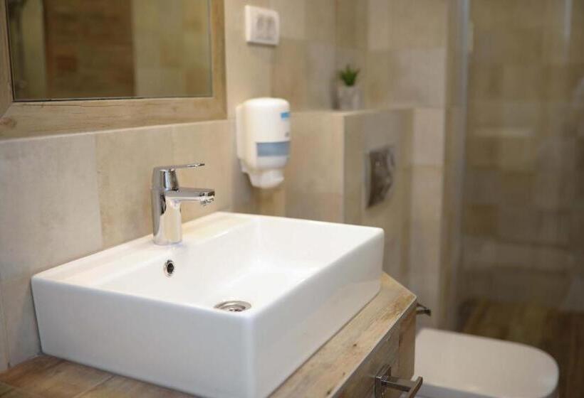 تختخواب و صبحانه Palace Megdan